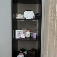 کتابخانه و ویترین