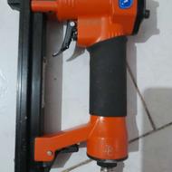 یک دستگاه منگنه کوب بادی ویونا درحدنو