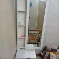 میز آرایش با آینه قدی ویه کشوی کوچیکم داره