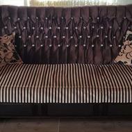 مبل 6نفره راحتی دارای4کوسن وبه همراه یک میزو4عسلی