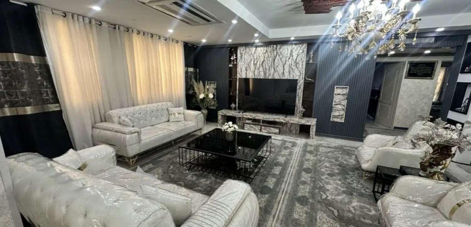 140 متر دو خواب میدان اتریش