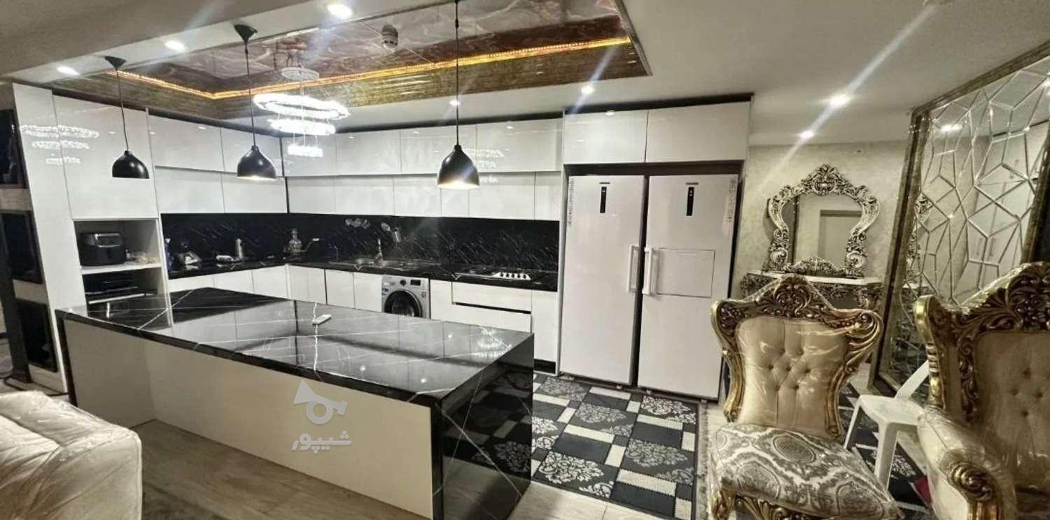 140 متر دو خواب میدان اتریش