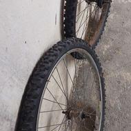 یک جفت لاستیک نو و توقه و پره دوچرخه 26