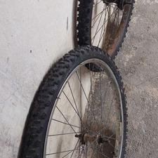 یک جفت لاستیک نو و توقه و پره دوچرخه 26