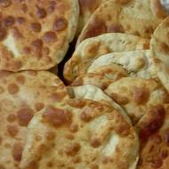 نان روغنی با شیر و تخم مرغ