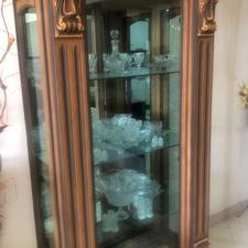 ویترین چوبی تمیز