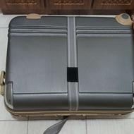 چمدان مسافرتی