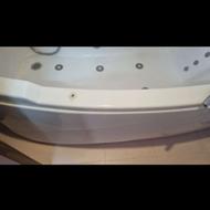 وان جکوزی در حد نو یک بار استفاده شده