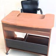 میز تحریر و کامپیوتر