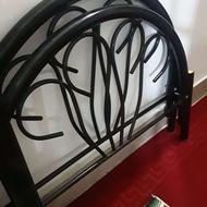 تخت فلزی یک نفره با تشک