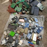 مقداری برد.باطری.وگوشی.