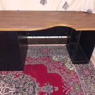 میز اداری وکامپیوتر