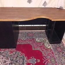 میز اداری وکامپیوتر