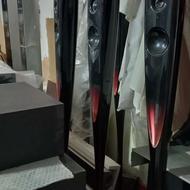 باندایستاده قلمی کنارتلویزیون