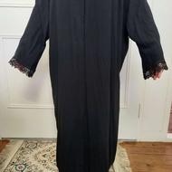 چادر دانشجویی مشکی جلو بسته زیپدار دکمه ای