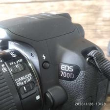 دوربین canon eos 700D به همراه سه‌پایه