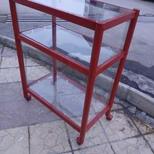 ویترین مغازه کوچک