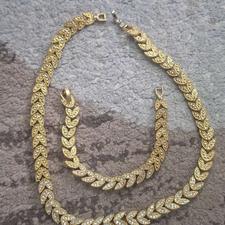 گردنبند و دستبند برنجی