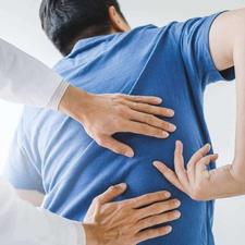 راهنمایی درمورد درد های عضلانی انجام میشود