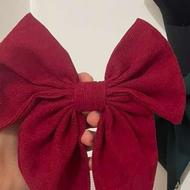 گل سرمحکم پارچه مخمل یه دختربی سرپرست میدوزه بخاطرمشکل مالی