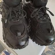 کتانی اورجینال سایز 38 درحد نو بفروش می رسد