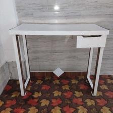 دو عدد میز تحریر