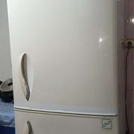 یخچال فریزر دو طبقه