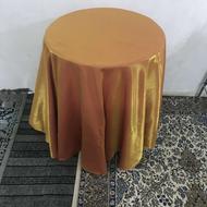 میز گرد با رومیزی