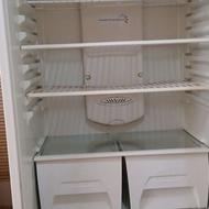 یخچال نیمه فریزر، جادار،به دلیل کمبود جا