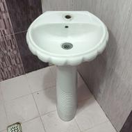 روشویی سرویس بهداشتی