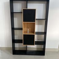 کتابخانه ایستاده