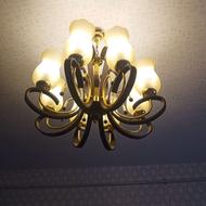 لوستر 8لامپ داره