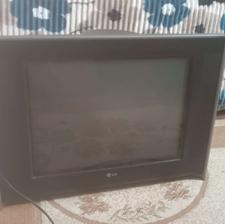 یک عدد تلویزیون LG سالم و تمیز