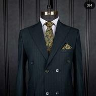 کت و شلوار سبز روشن