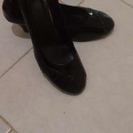 بلوز زنانه و کفش