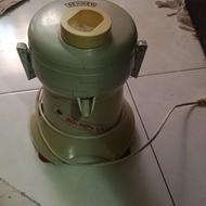 آب میوه گیر آلمانی