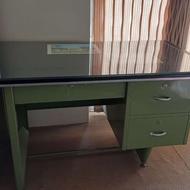 میز اداری و کاری