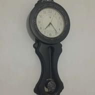 ساعت دیواری در حدنو