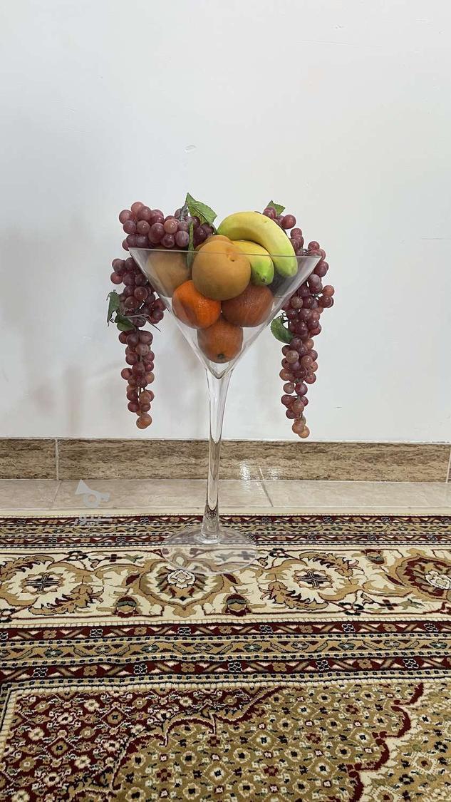 جام شیشه ای دکوری تزئینی همراه با میوه