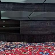 میز تلویزیون بسیار تمیز و سالم در حد نو