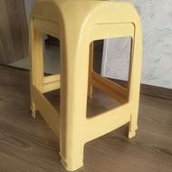 چهار پایه پلاستیک