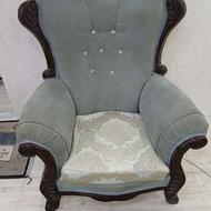 مبل کارکرده نیاز به تعمیر