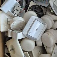 لوازم قدیمی و جدید مغازه الکتریکی