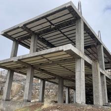 دو واحد نیمه کاره سقف و ستون