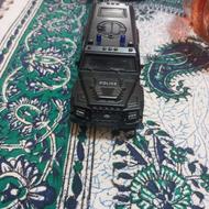 یک عدد ماشین فلزی طرح ون پلیس