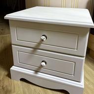 پاتختی سفید آپادانا