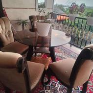 مبل 7 نفره بهمراه میز ناهار خوری 4 نفره و میز وسط