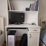 میز تحریر کتابخانه دار