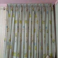 دو عدد پرده مناسب اتاق خواب