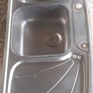 سینک و شیر آب